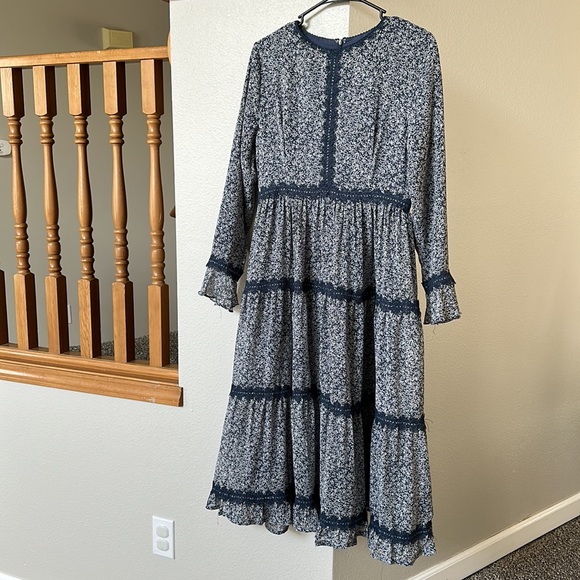 Dainty Jewells Dress - Picture 2 of 4